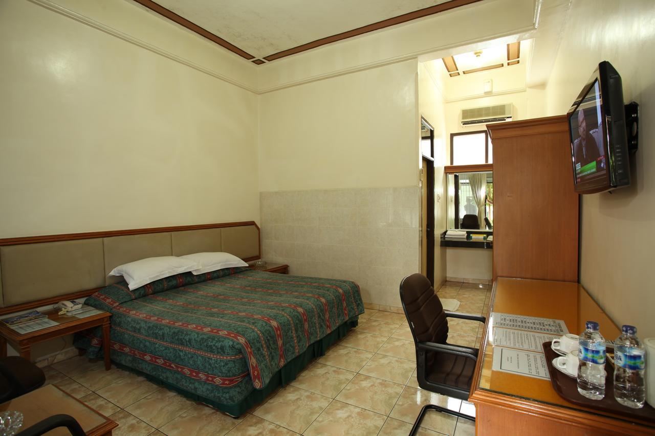Langensari Hotel Чиребон Экстерьер фото