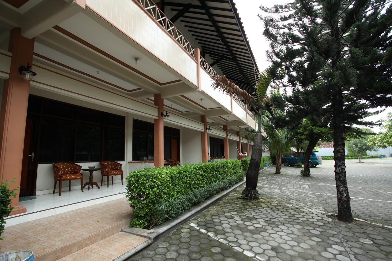Langensari Hotel Чиребон Экстерьер фото
